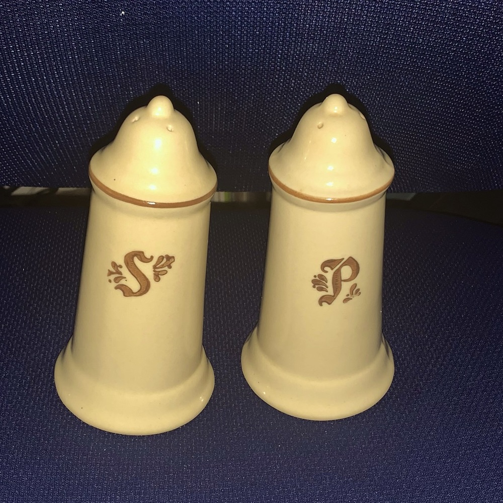 Pfaltzgraff Village Salt and Pepper Set
